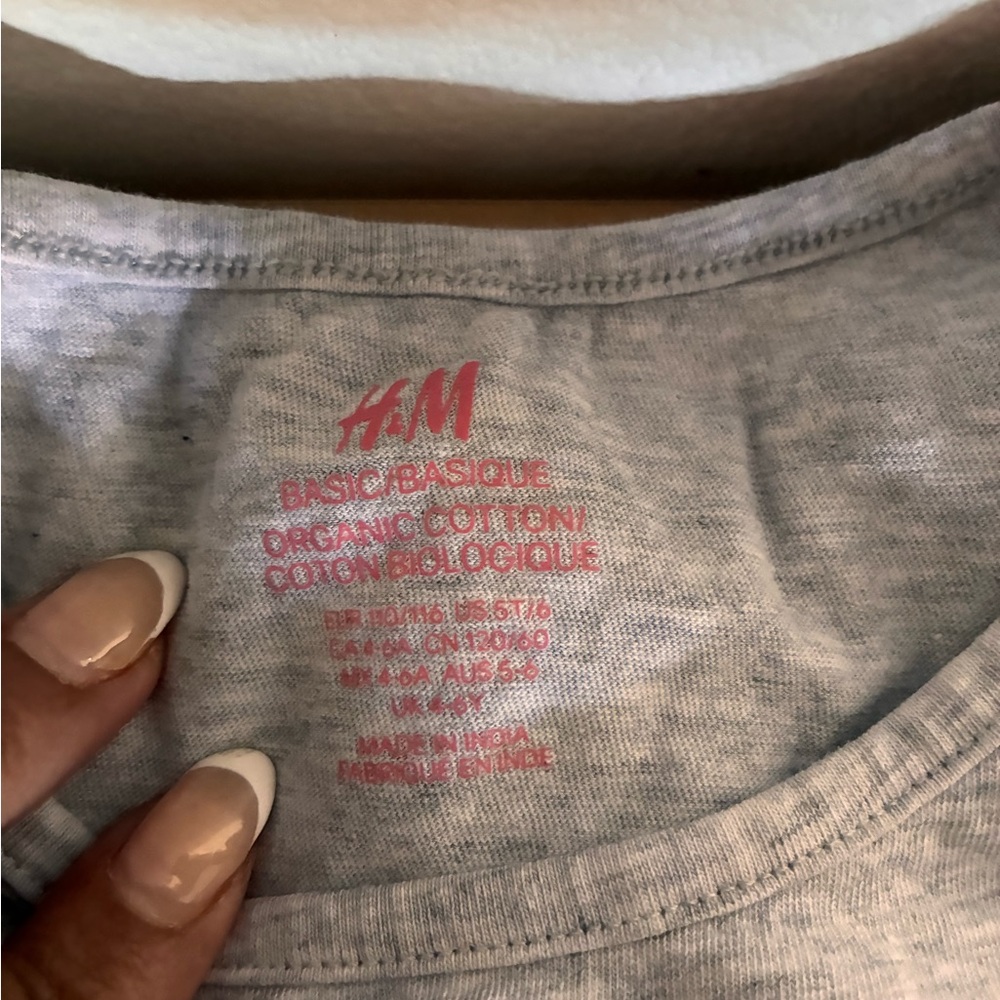 H&M/Cat & Jack/Ralph Lauren sweatshirt mittens girls t-shirt 4/5/6 LOT bundle - Picture 4 of 8